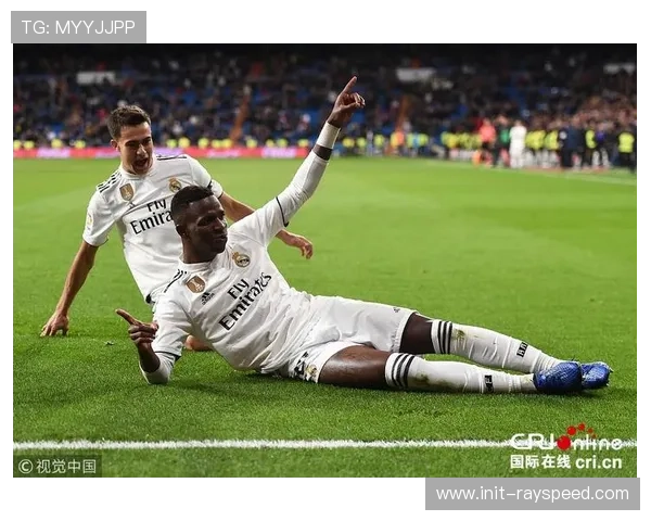 维尼修斯投诉种族歧视致比赛暂停,穆里尼奥染红离场